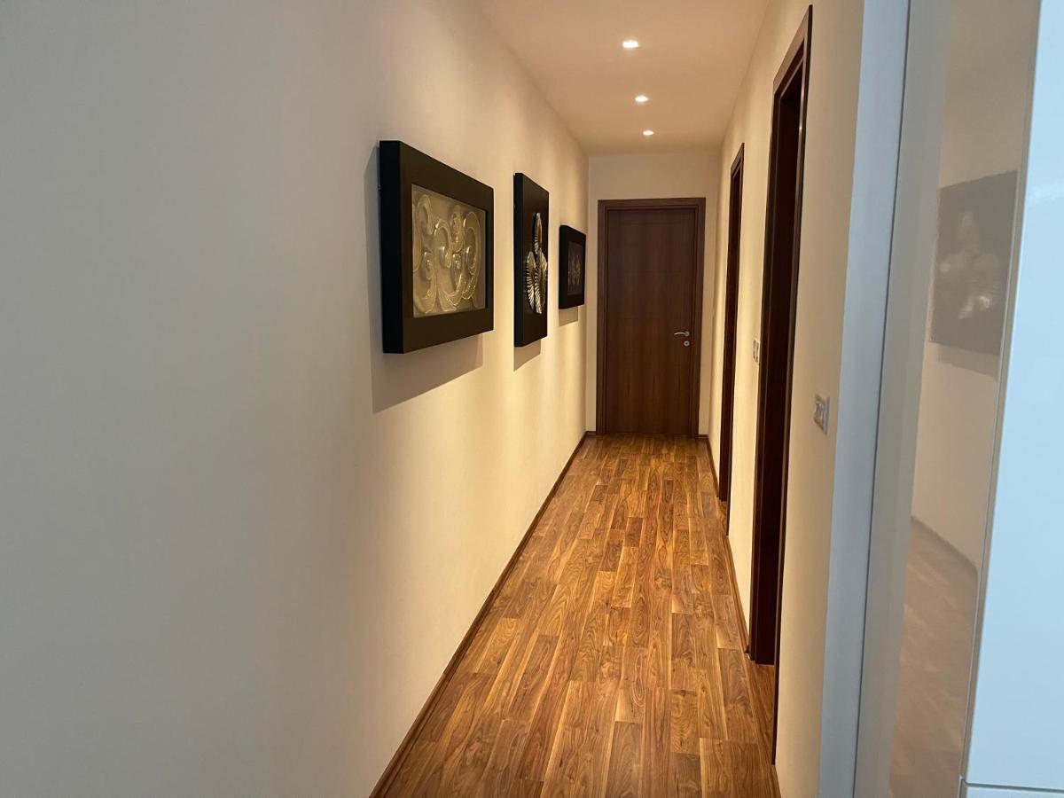Modern Finished Apartment With Natural Light Сент-Полс-Бей Экстерьер фото